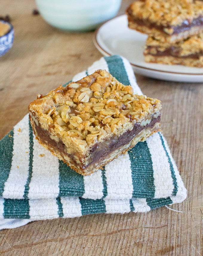caramel chocolate bars with oat crumble topping