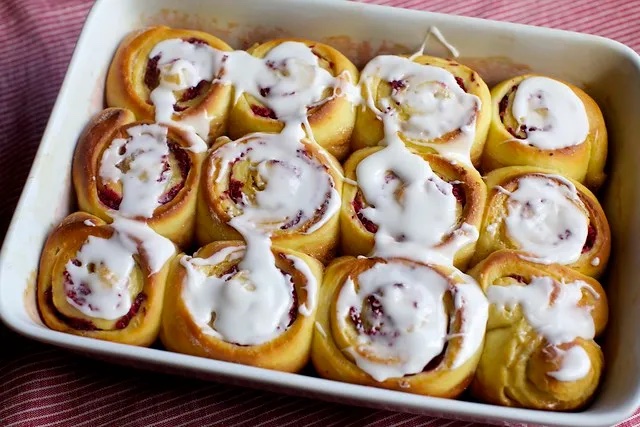 15+ Christmas Breakfast Ideas 8 cranberry orange breakfast buns
