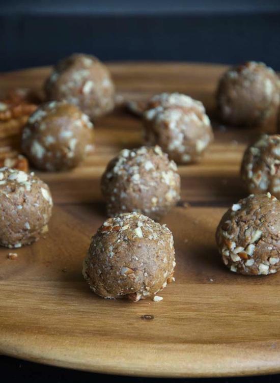 These Vegan Gingerbread Protein Energy Balls are simple and nutritious and make a great snack, workout fuel or dessert!