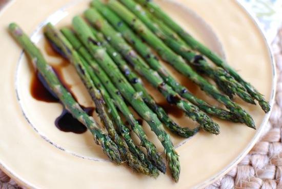 An easy dinner side dish - Balsamic Roasted Asparagus.