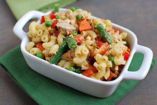 Need a healthy lunch option? Make a batch of this Chicken Pasta Salad with Salsa Hummus Dressing and pack it for lunch all week long!