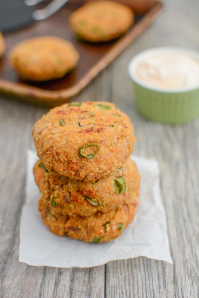 These Tuna Quinoa Cakes are a great way to add some extra protein to your day. Eat them plain, put them on a bun, or use them to top your salad for a healthy lunch or dinner!