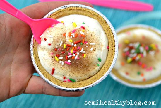 mini greek yogurt pies in the hand via @semihealthnut at semihealthyblog.com