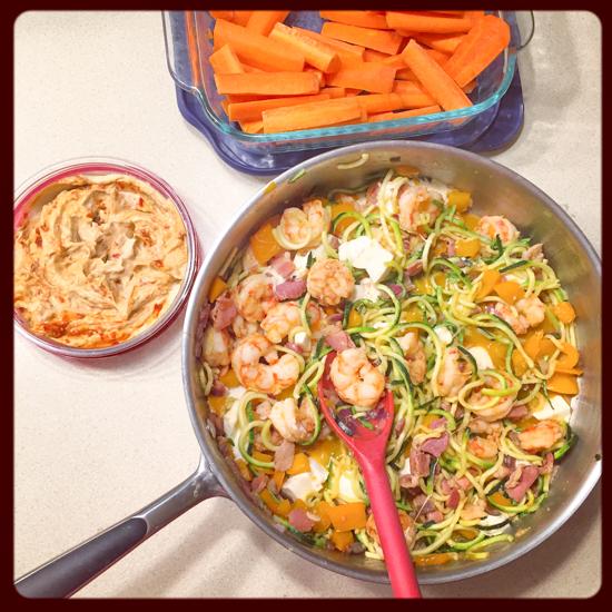 Shrimp with zoodles, bacon and mozzarella