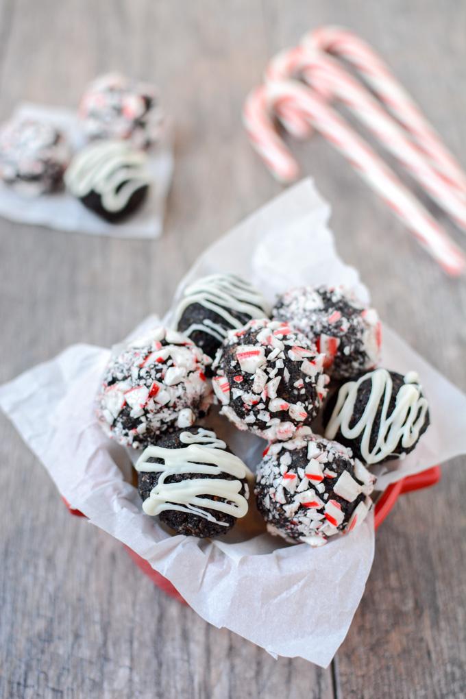 These No-Bake Peppermint Chocolate Bites are simple, healthy and ready in minutes. This gluten-free recipe would make a great addition to your holiday cookie tray! 