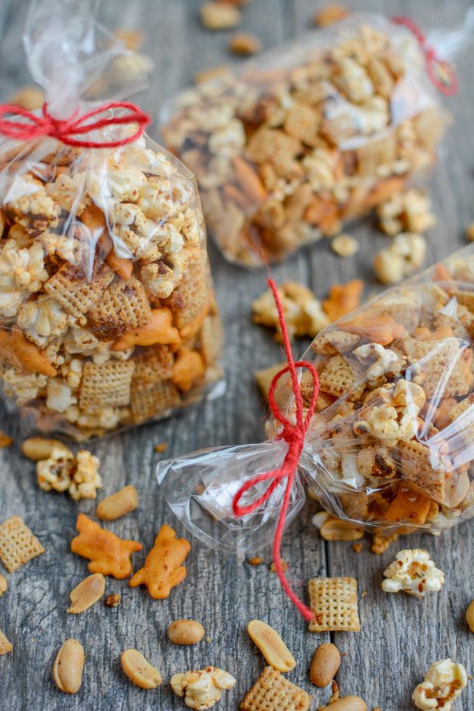 Sweet & Spicy Popcorn Snack Mix for an edible Christmas gift at the holidays!