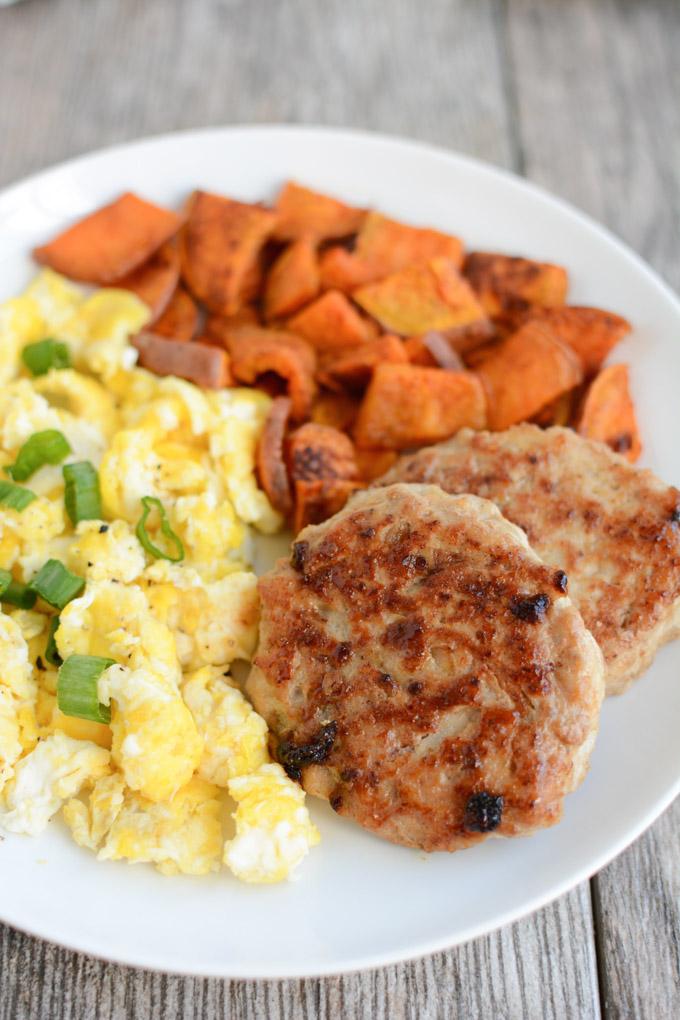 This recipe for Maple Apple Breakfast Sausage is the perfect addition to your weekend breakfast or brunch! Made with ground chicken, it's simple, lean and flavorful!