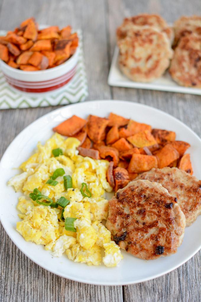 This recipe for Maple Apple Breakfast Sausage is the perfect addition to your weekend breakfast or brunch! Made with ground chicken, it's simple, lean and flavorful!