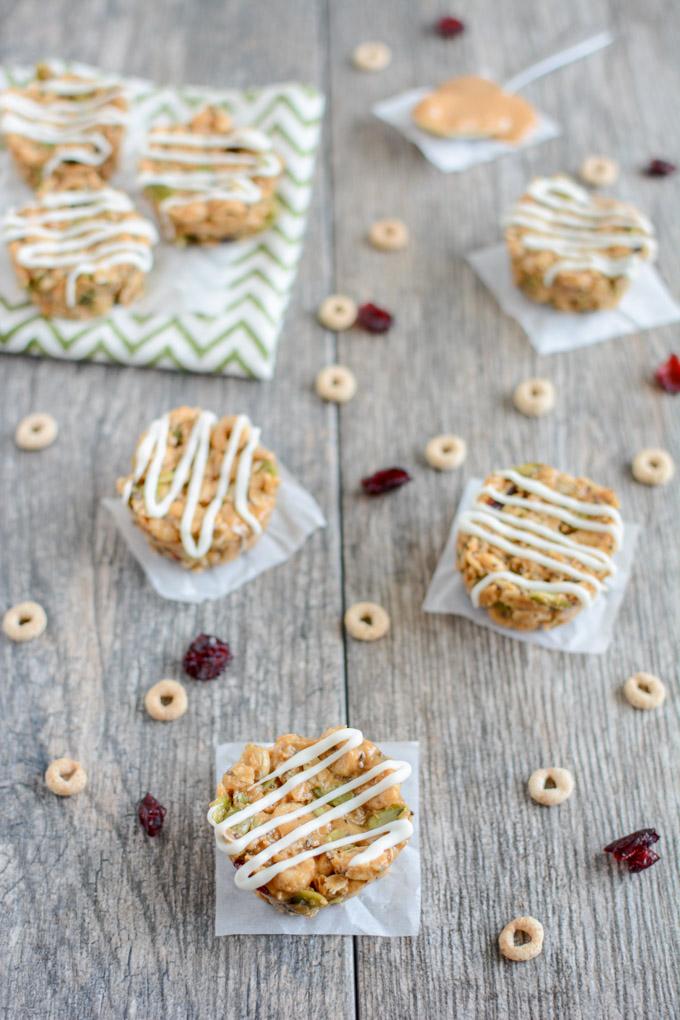 This easy recipe for No Bake Cereal Bites is simple enough that the kids can help you make it! Keep them on hand for a quick snack or dessert or serve them as a kid-friendly option at your next party. 