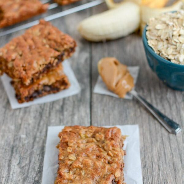 These Easy Banana Oat Bars are gluten-free, kid-friendly and make the perfect snack. Grab the kids and try this recipe today!