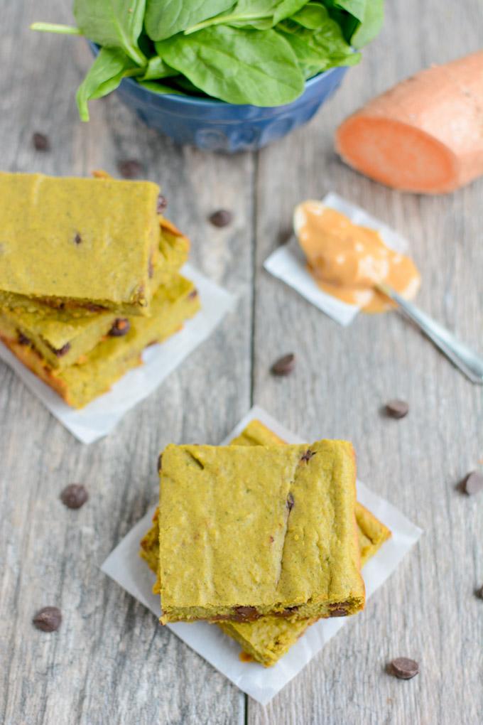 These gluten-free Green Smoothie Snack Bars are healthy, easy to make and kid-friendly. They're made with real food ingredients and packed with protein and healthy fats - perfect for a quick breakfast or snack!