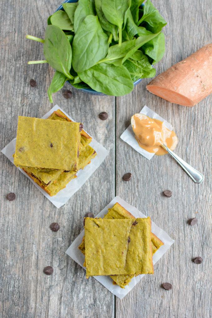 These gluten-free Green Smoothie Snack Bars are healthy, easy to make and kid-friendly. They're made with real food ingredients and packed with protein and healthy fats - perfect for a quick breakfast or snack!