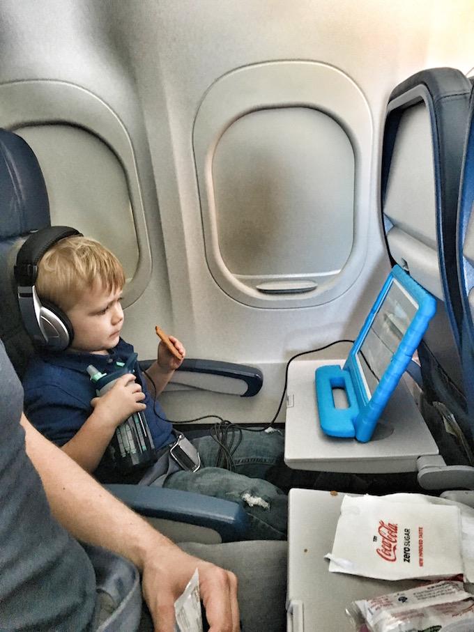 Toddler ipad on plane