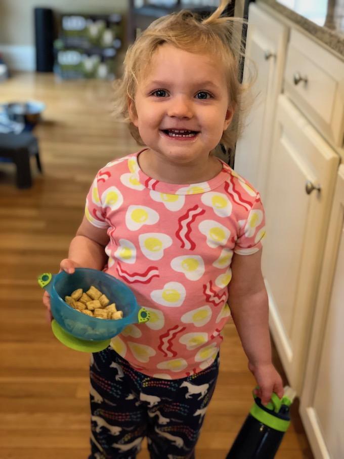 toddler with puffins