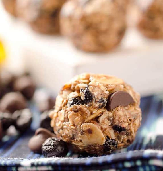 dark chocolate blueberry energy bites