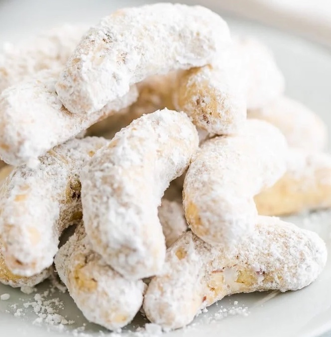 almond flour crescent cookies