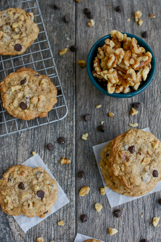 chocolate chip walnut cookies with oats