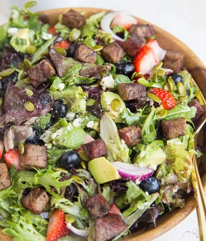 beef meal prep lunch -steak salad