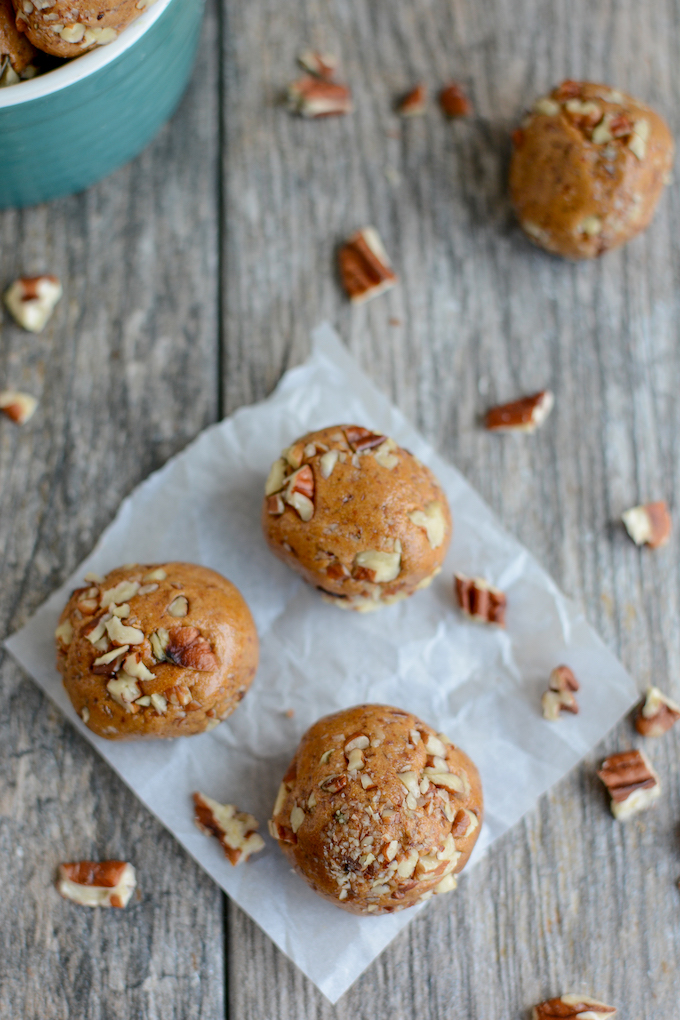 healthy gingerbread energy bites