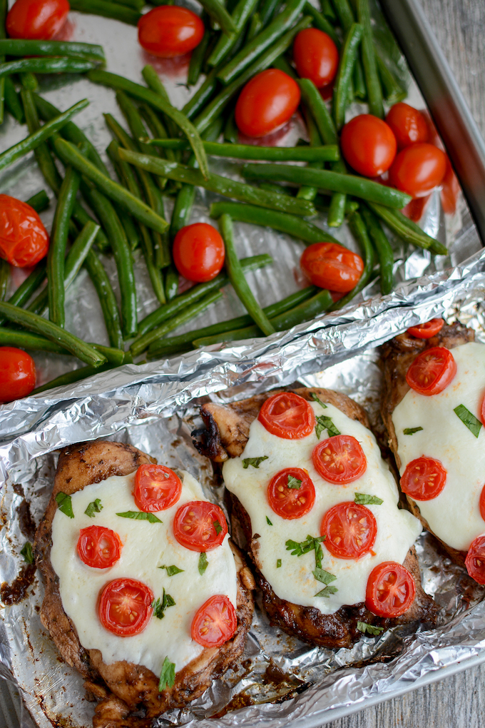 sheet pan caprese chicken with green beans and tomatoes