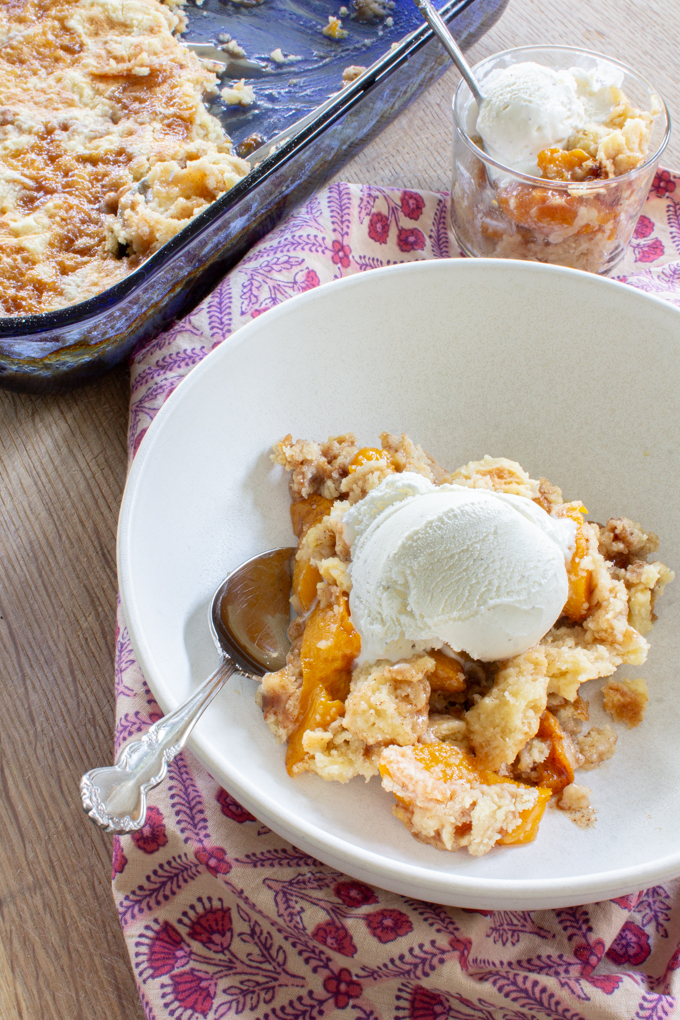 Peach Cobbler Dump Cake 8 peach cobbler dump cake with ice cream