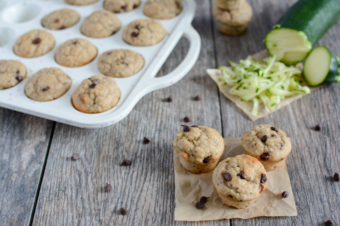 Healthy Oatmeal Chocolate Chip Mini Muffins | with yogurt!